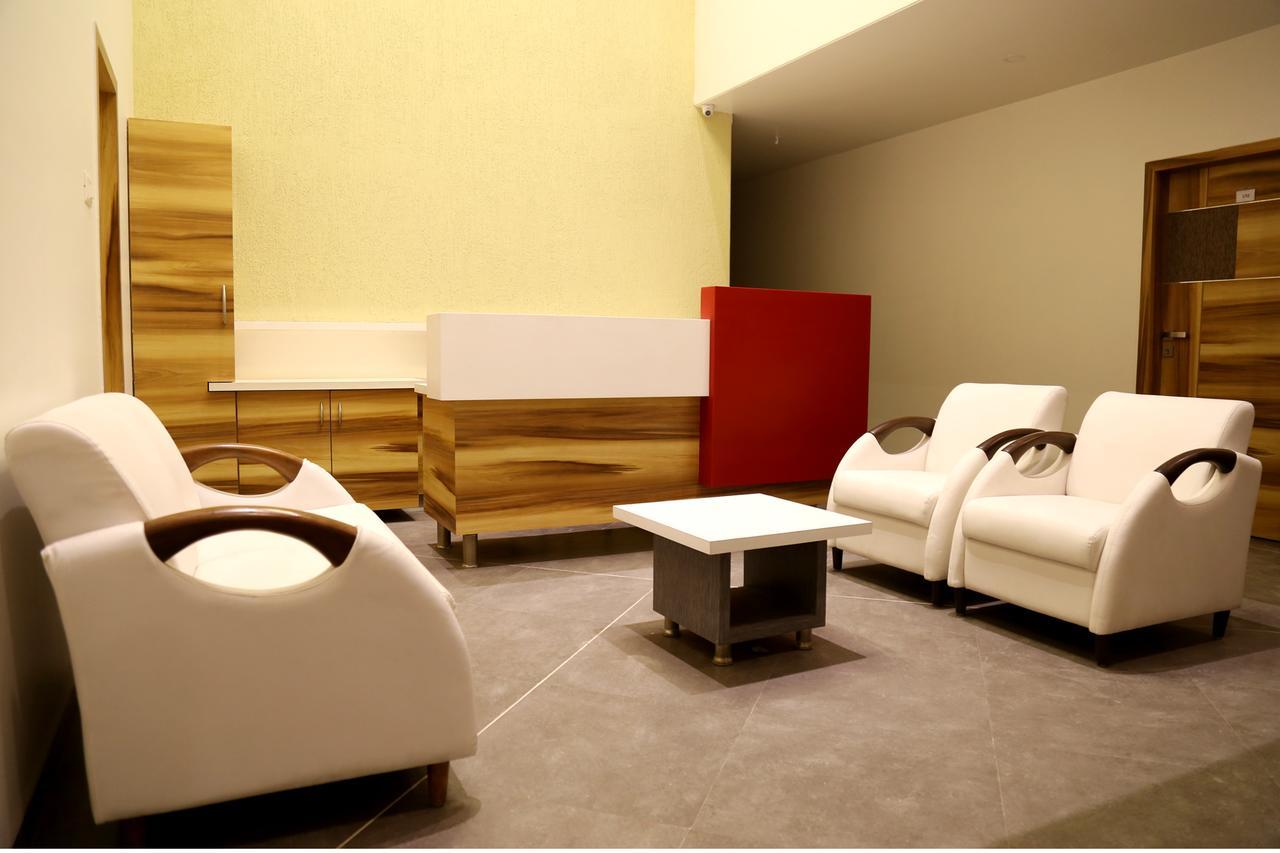 Hotel Vrinda Lātūr Zewnętrze zdjęcie