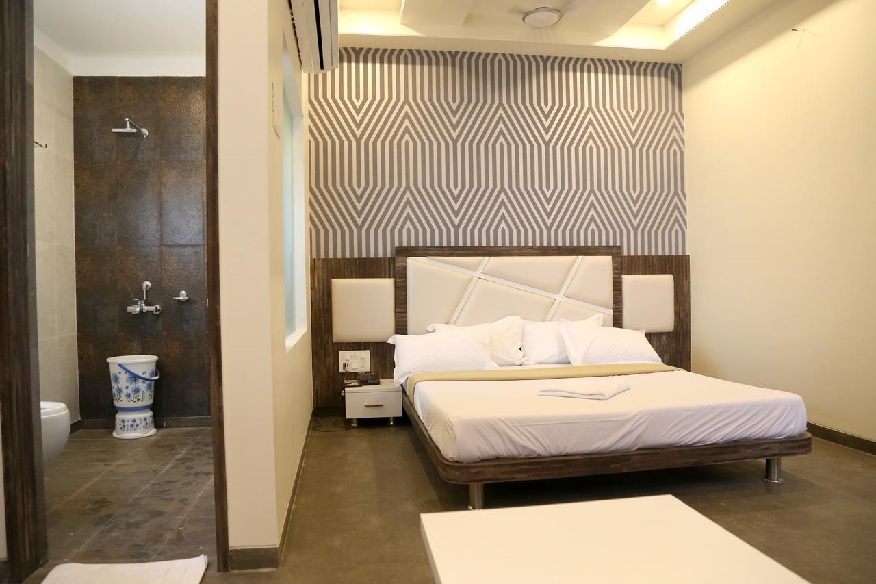 Hotel Vrinda Lātūr Zewnętrze zdjęcie
