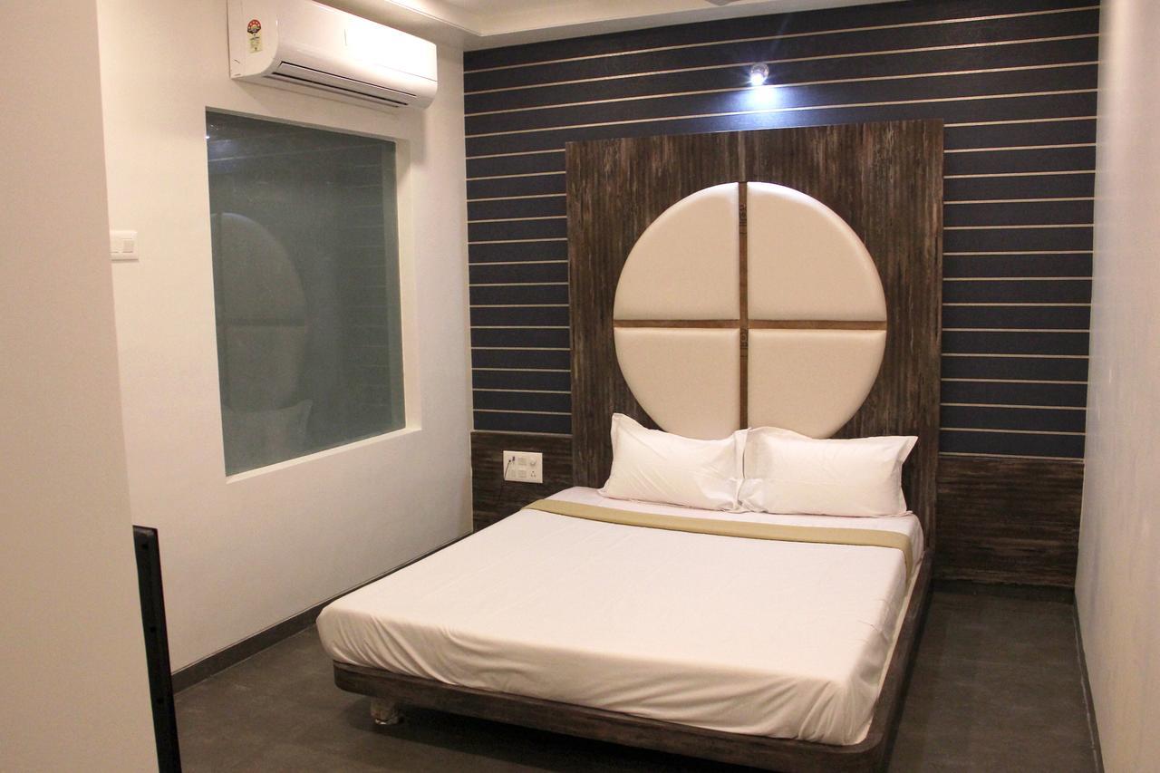Hotel Vrinda Lātūr Zewnętrze zdjęcie