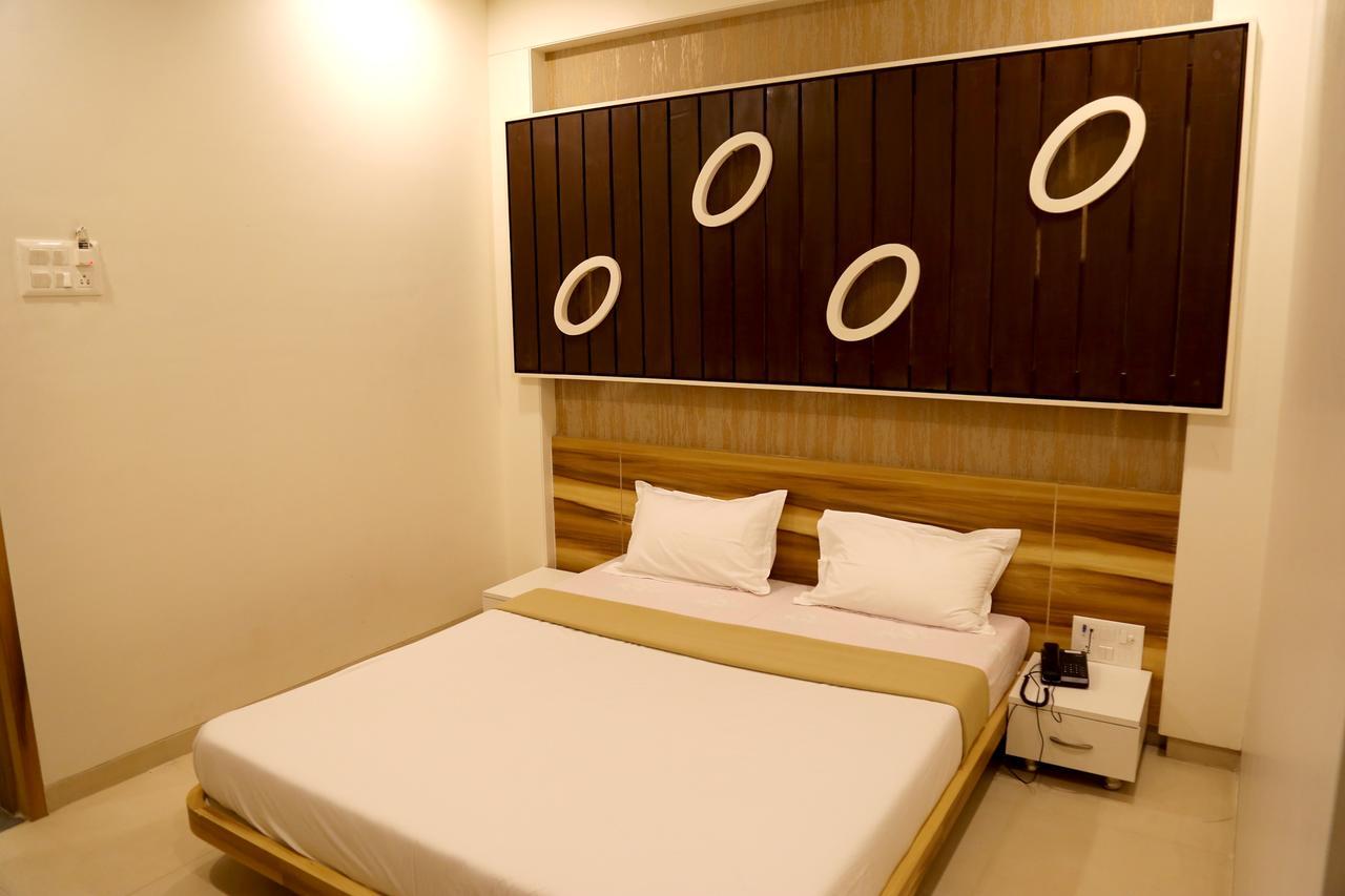 Hotel Vrinda Lātūr Zewnętrze zdjęcie